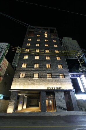 Front of property – evening/night - Bricks Hotel (Seoul)
