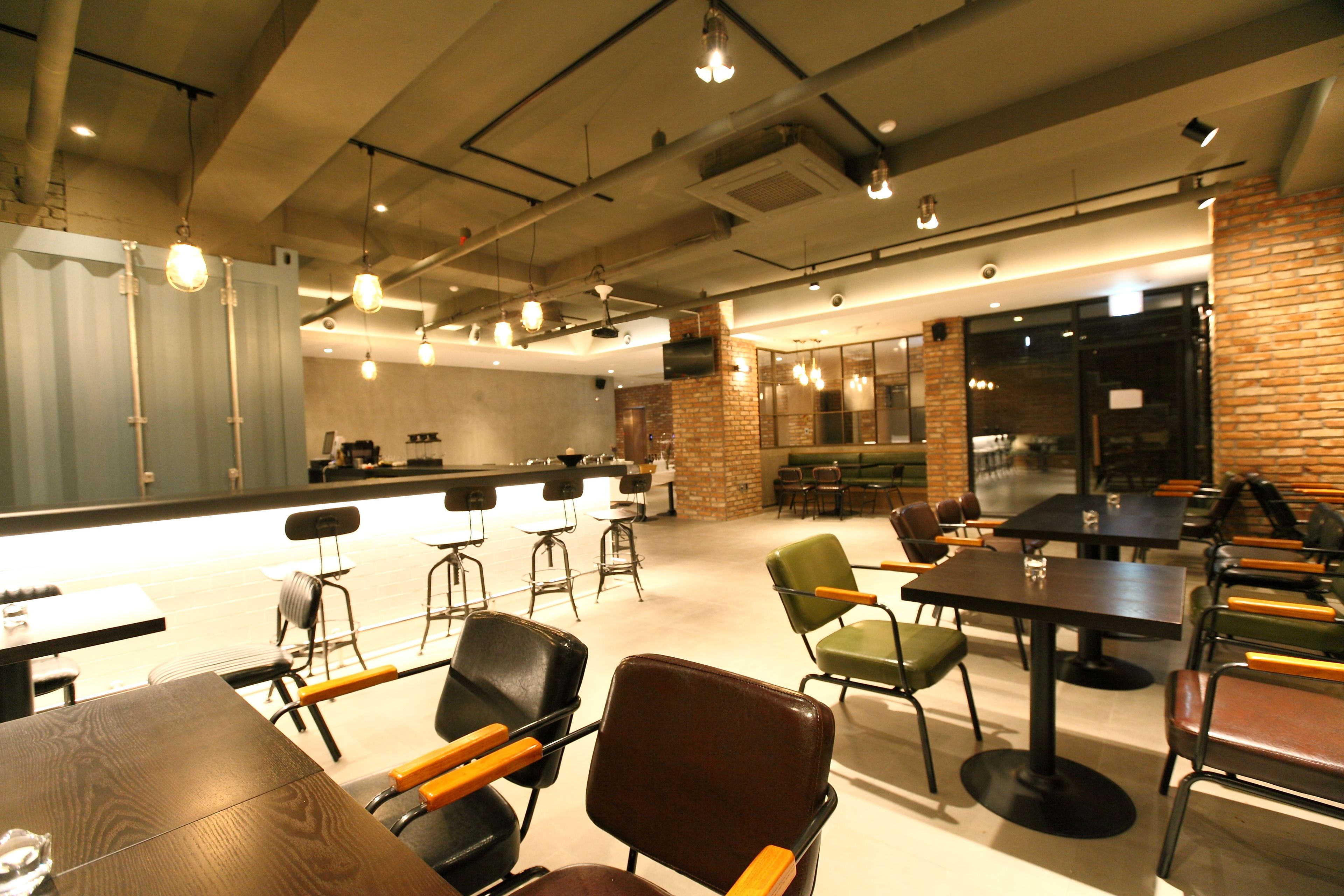 breakfast, lunch and dinner served