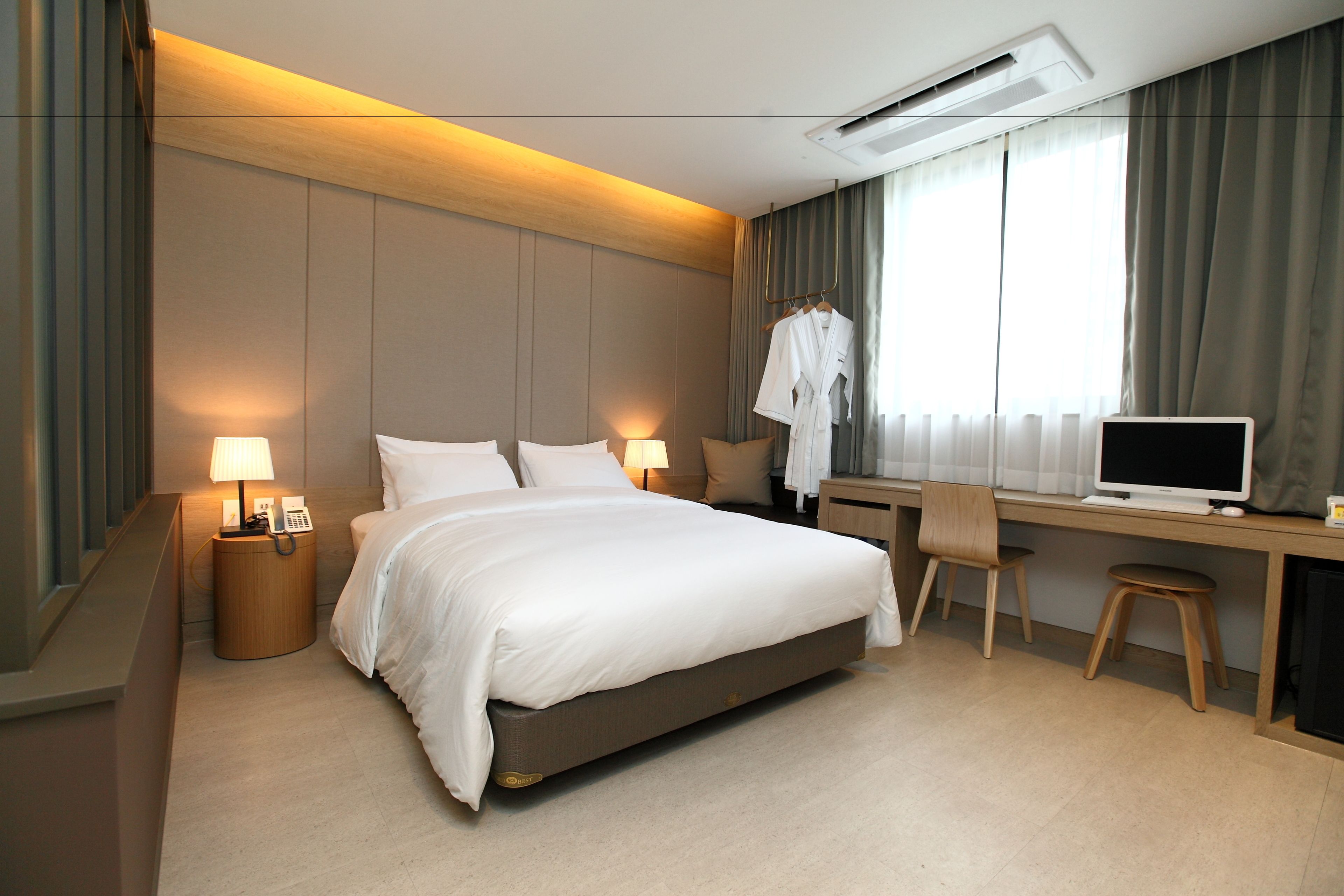 deluxe room | in-room safe, blackout curtains, soundproofing, free wifi