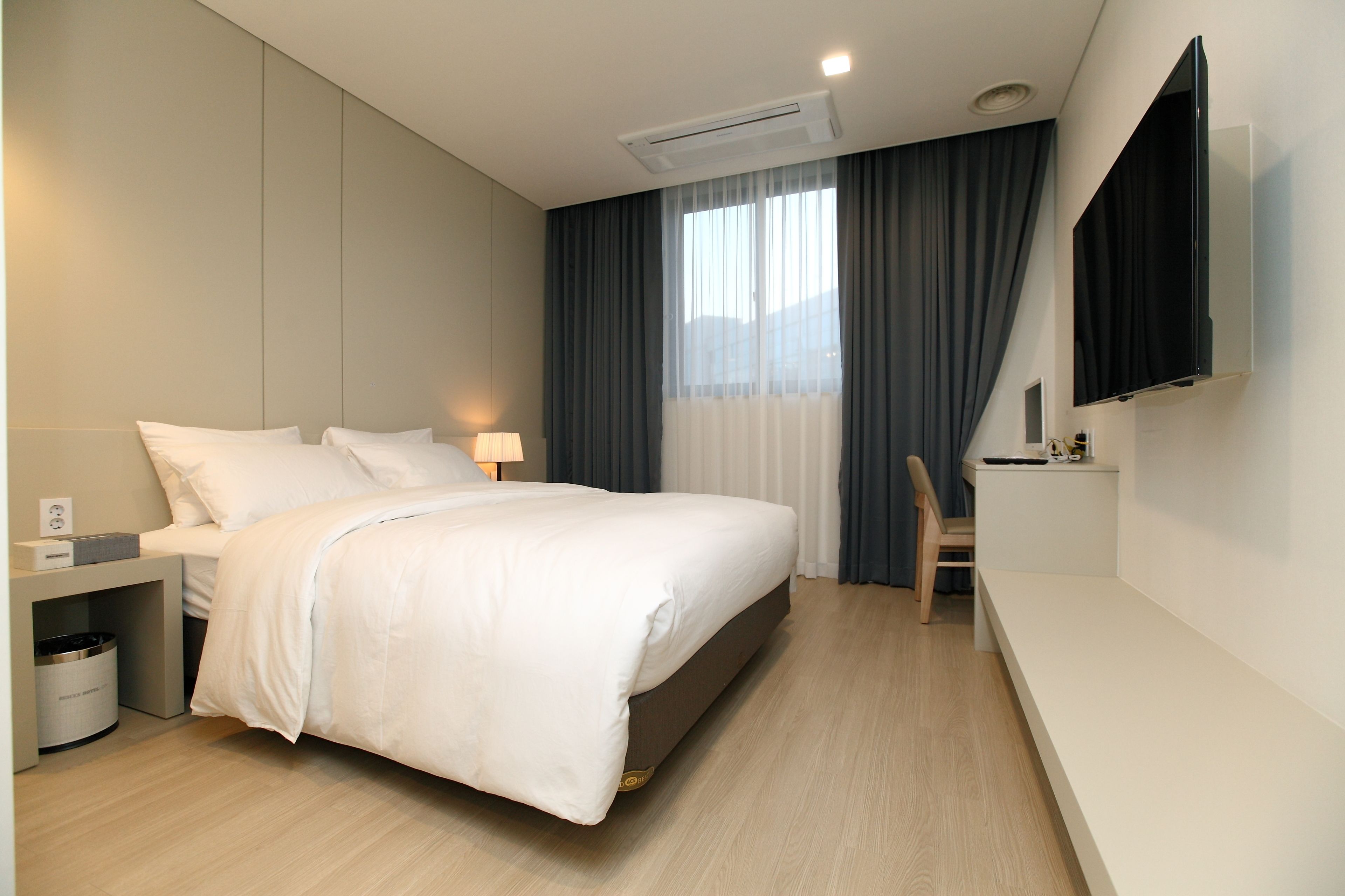 deluxe room | in-room safe, blackout curtains, soundproofing, free wifi