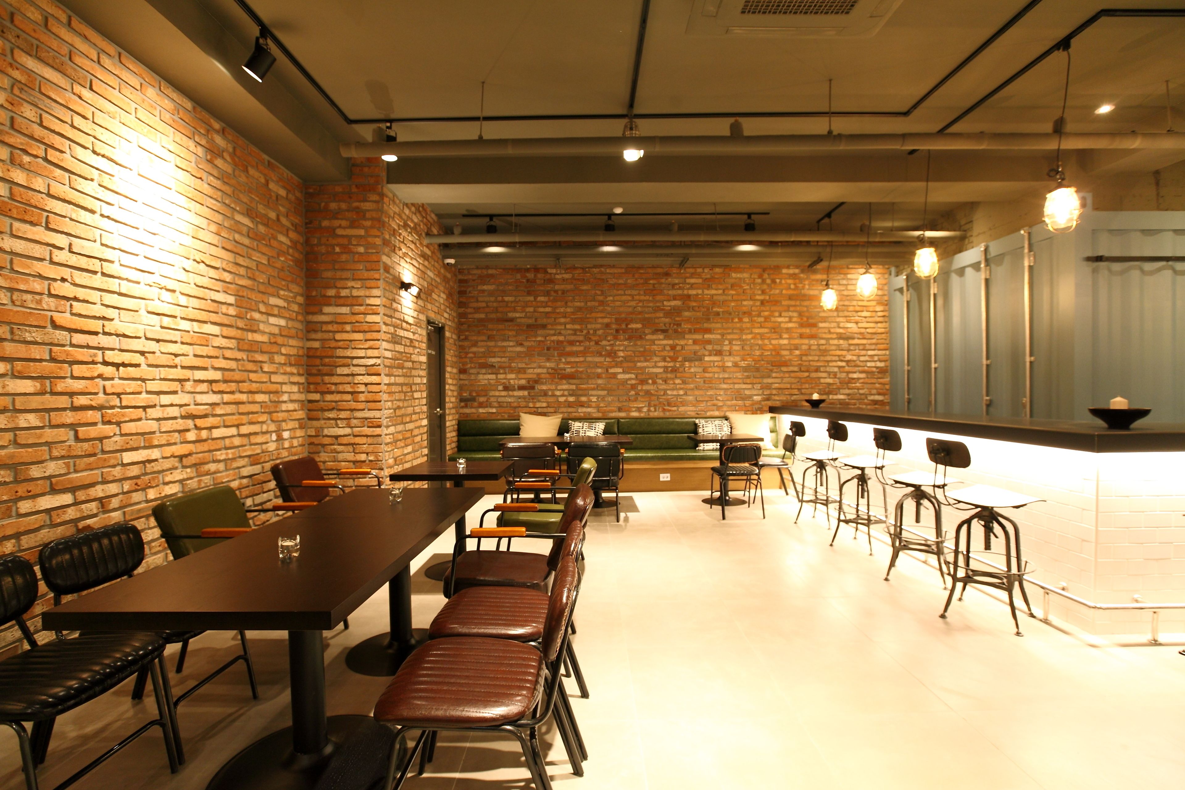 breakfast, lunch and dinner served