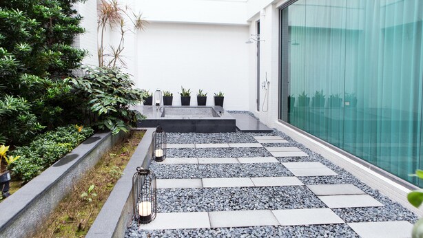 A modern outdoor pathway with a checkered tile pattern, surrounded by greenery and potted plants. - All-Ur Boutique Motel - Xin-Jhung Branch (New Taipei City)