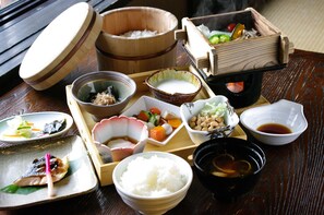 Bữa sáng đầy đủ với phụ phí nhỏ 