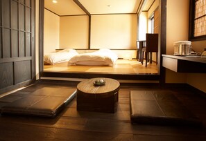 Phòng (Japanese Western with 1 Extra Bedding) | Minibar, truy cập Internet không dây miễn phí 