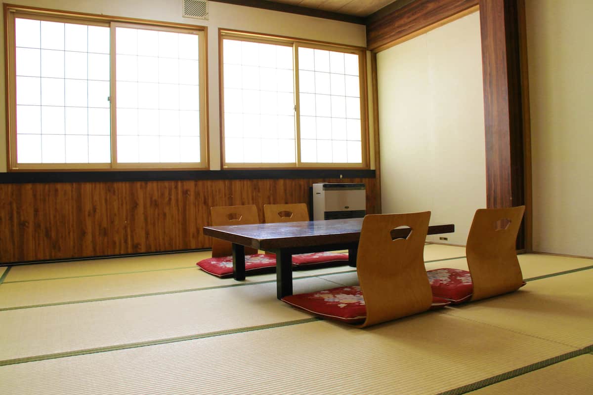 트래디셔널룸 (Japanese Style, 8 Tatami-mats) | 책상, 노트북 작업 공간, 무료 WiFi