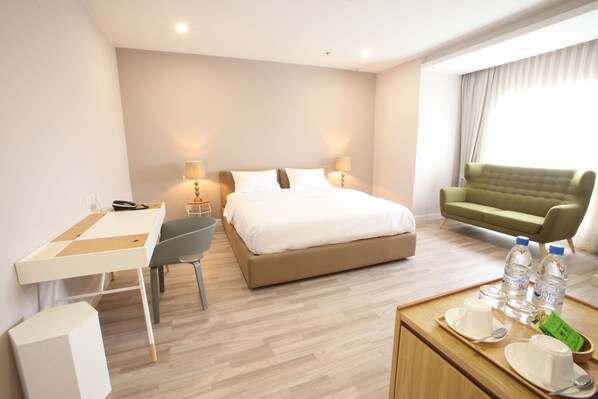 Deluxe Room, 1 King Bed | In-room safe, desk, cots/infant beds, rollaway beds