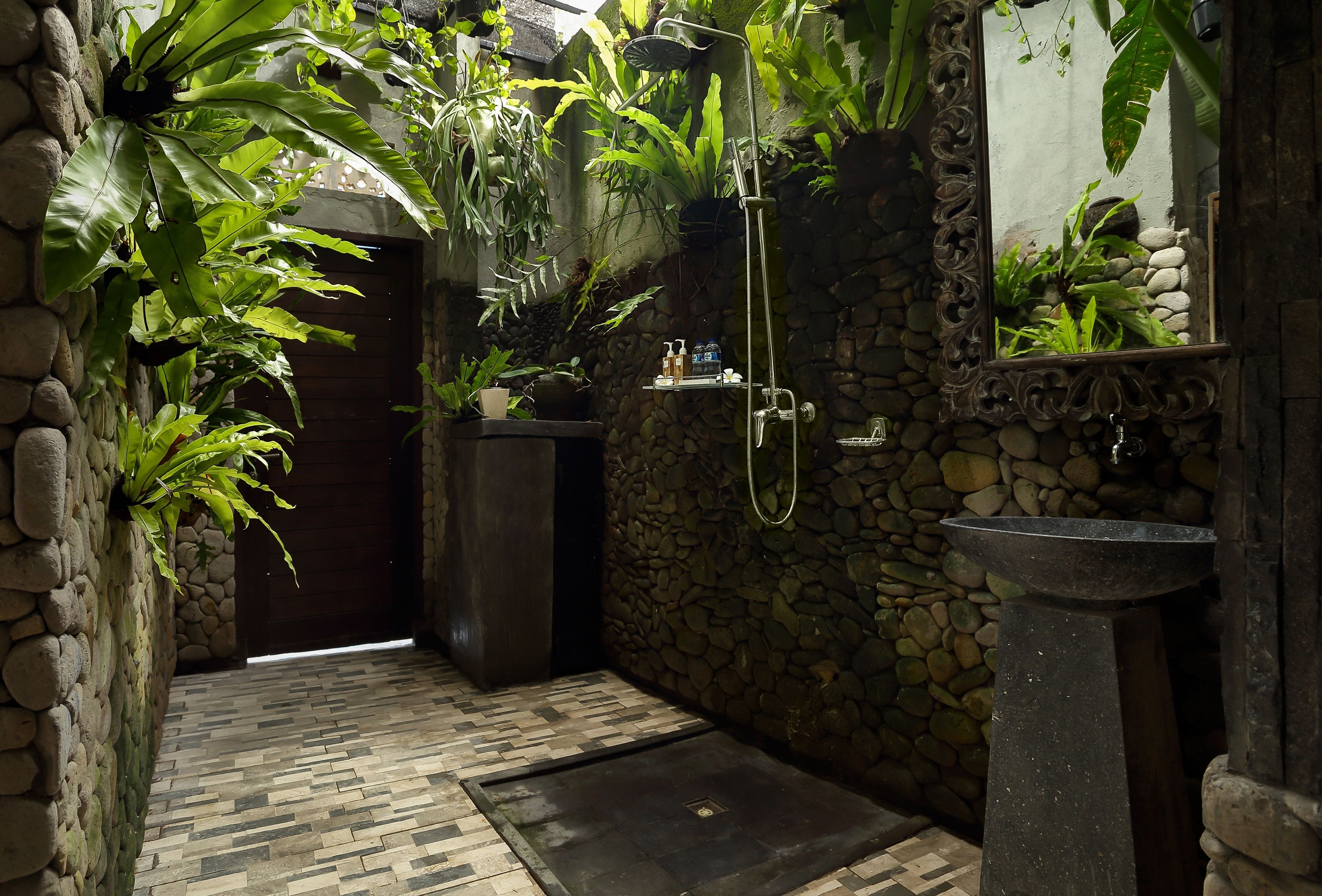 One Bedroom Suite with Private Pool | Bathroom