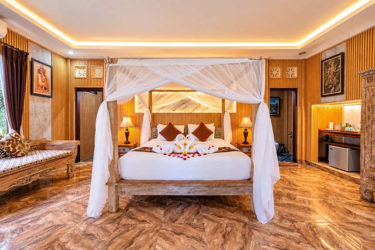 Minibar, in-room safe, desk, blackout drapes
