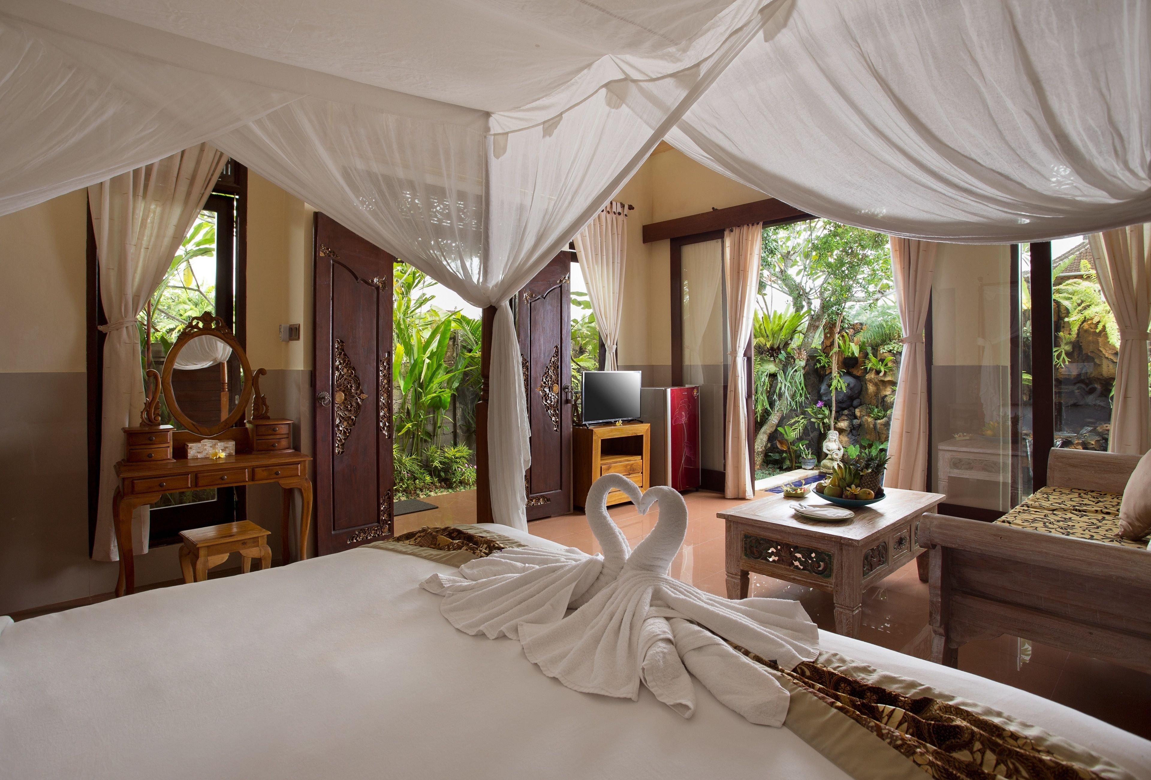 One Bedroom Suite with Private Pool | Minibar, in-room safe, desk, blackout drapes