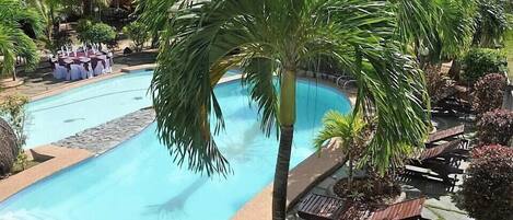 Outdoor pool, pool loungers