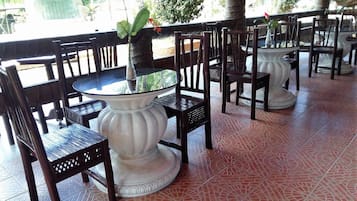 供应早餐、午餐和晚餐,菲律宾菜