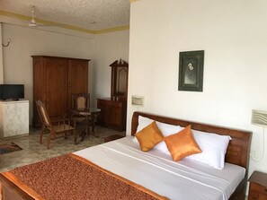 Suite superior, 1 habitación, vista al río, frente al mar | Ropa de cama de alta calidad, escritorio y insonorización