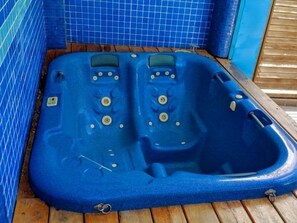 Dusch, gratis toalettartiklar och handdukar