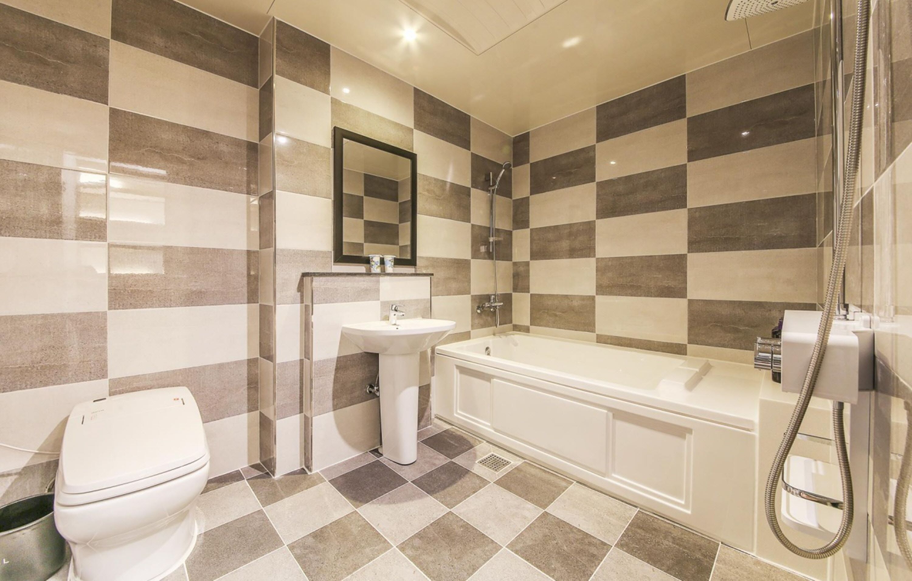 combined shower/bathtub, jetted bath, designer toiletries, hair dryer