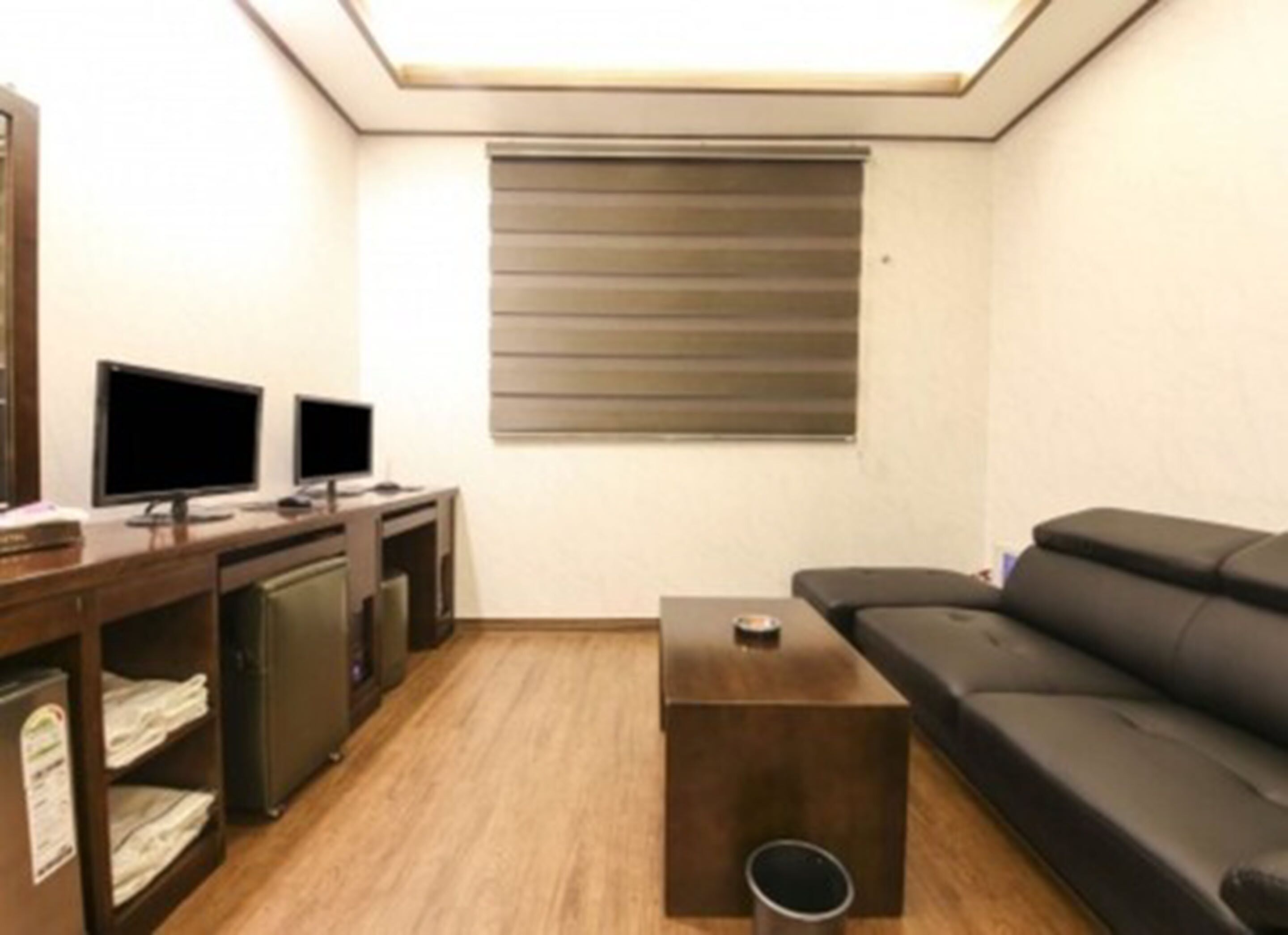 smart tv, computer, first-run films