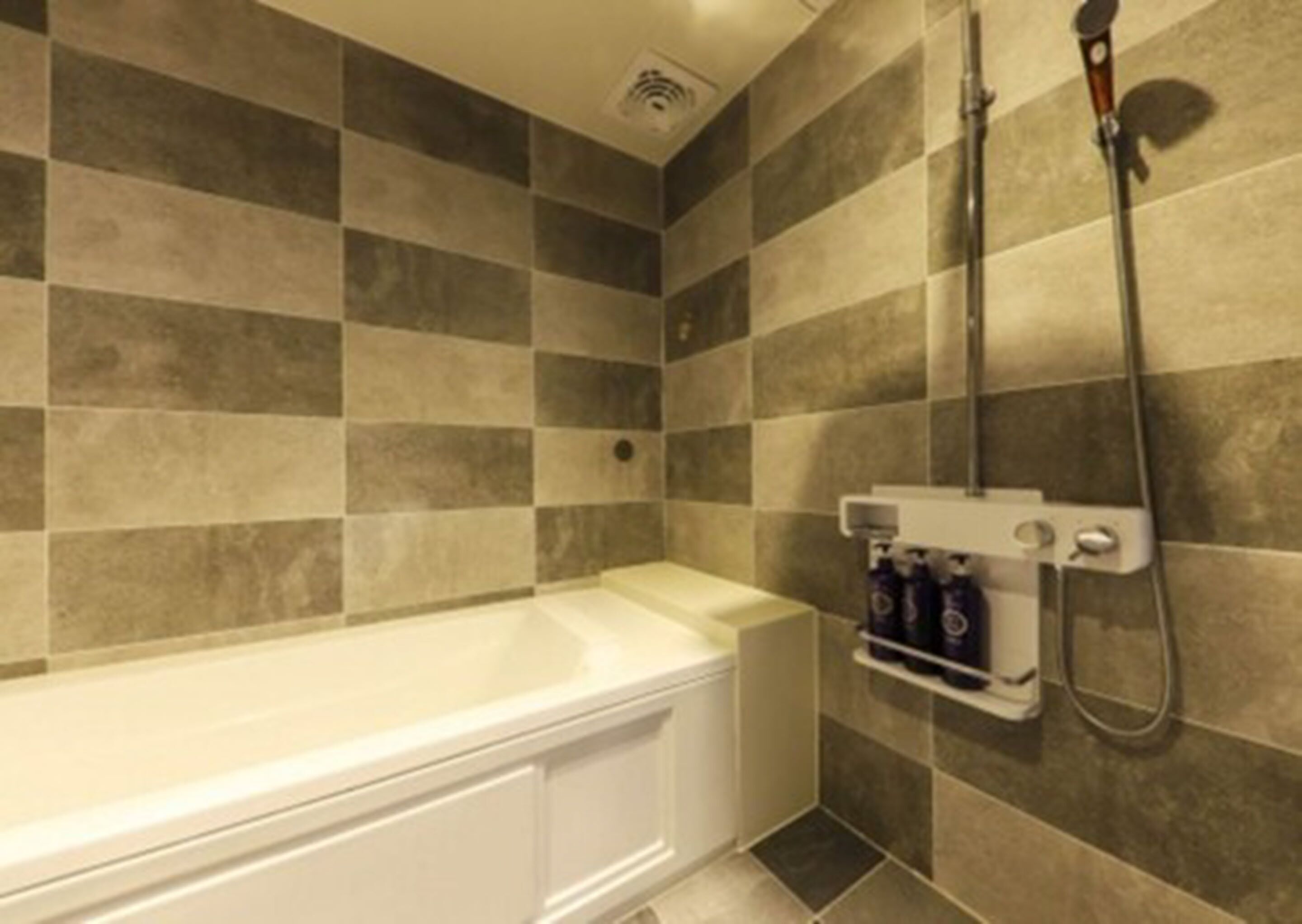 combined shower/bathtub, jetted bath, designer toiletries, hair dryer