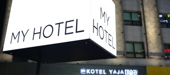 KOTEL YAJA sadang art gallery