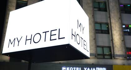 KOTEL YAJA sadang art gallery