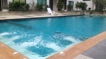 2 outdoor pools
