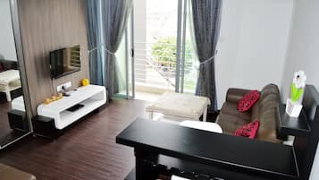 2 Bedrooms Apartment | Living room | 24-inch TV with cable channels