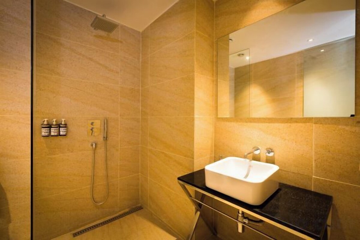 Phòng tắm | Đồ dùng nhà tắm miễn phí, áo choàng tắm, dép đi trong nhà 