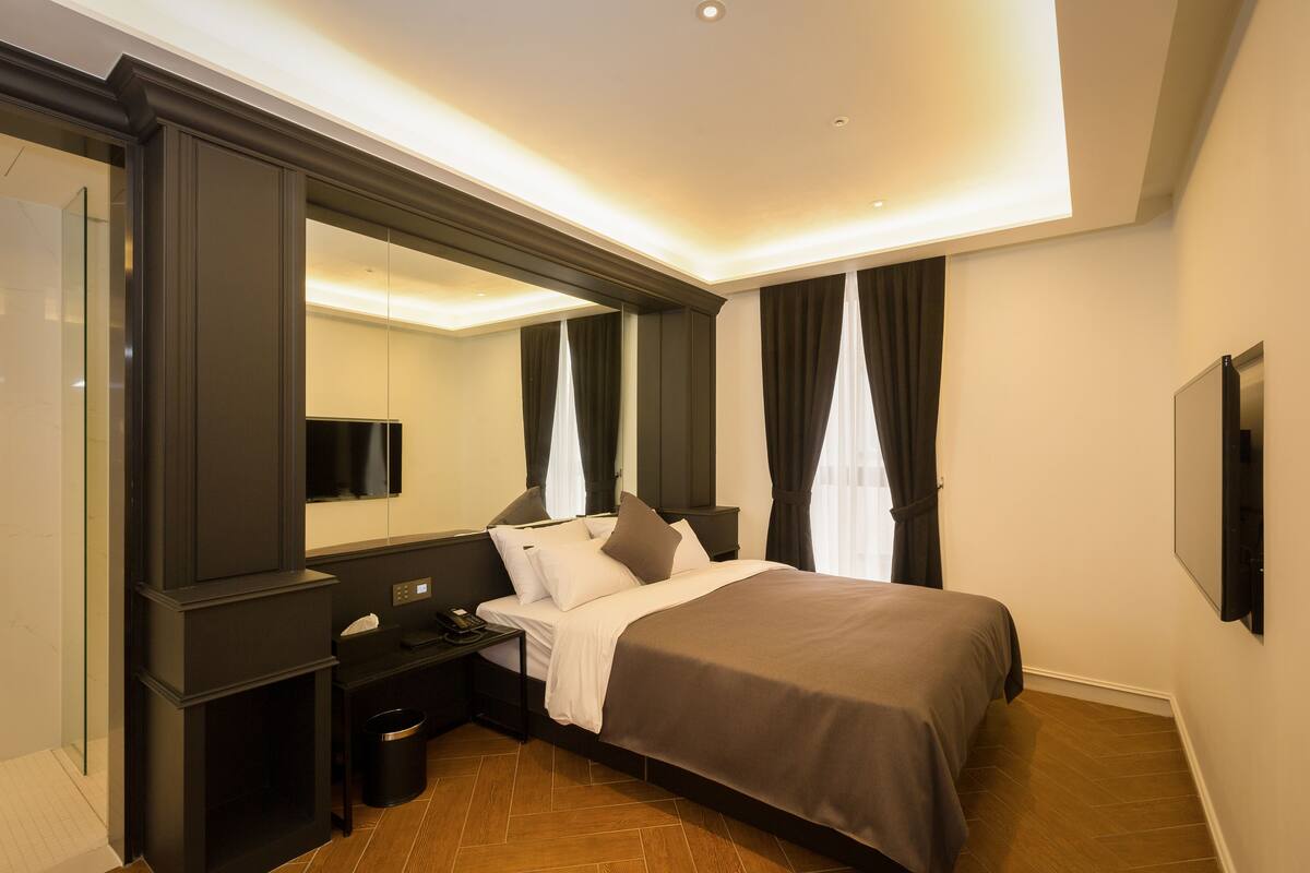 Premier Double Room | Soundproofing, WiFi (free), bed sheets