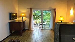 42-Zoll-LCD-Fernseher mit Satellitenempfang, Fernseher