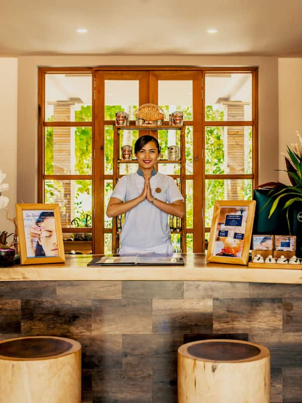 Couples treatment rooms, sauna, hot tub, steam room, body treatments