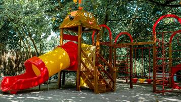 Children’s play area – outdoor