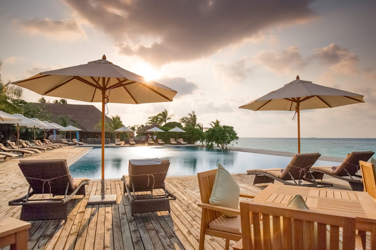 outdoor pool, free pool cabanas, pool umbrellas