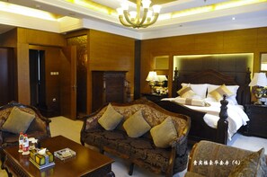 Executive Suite | Living area