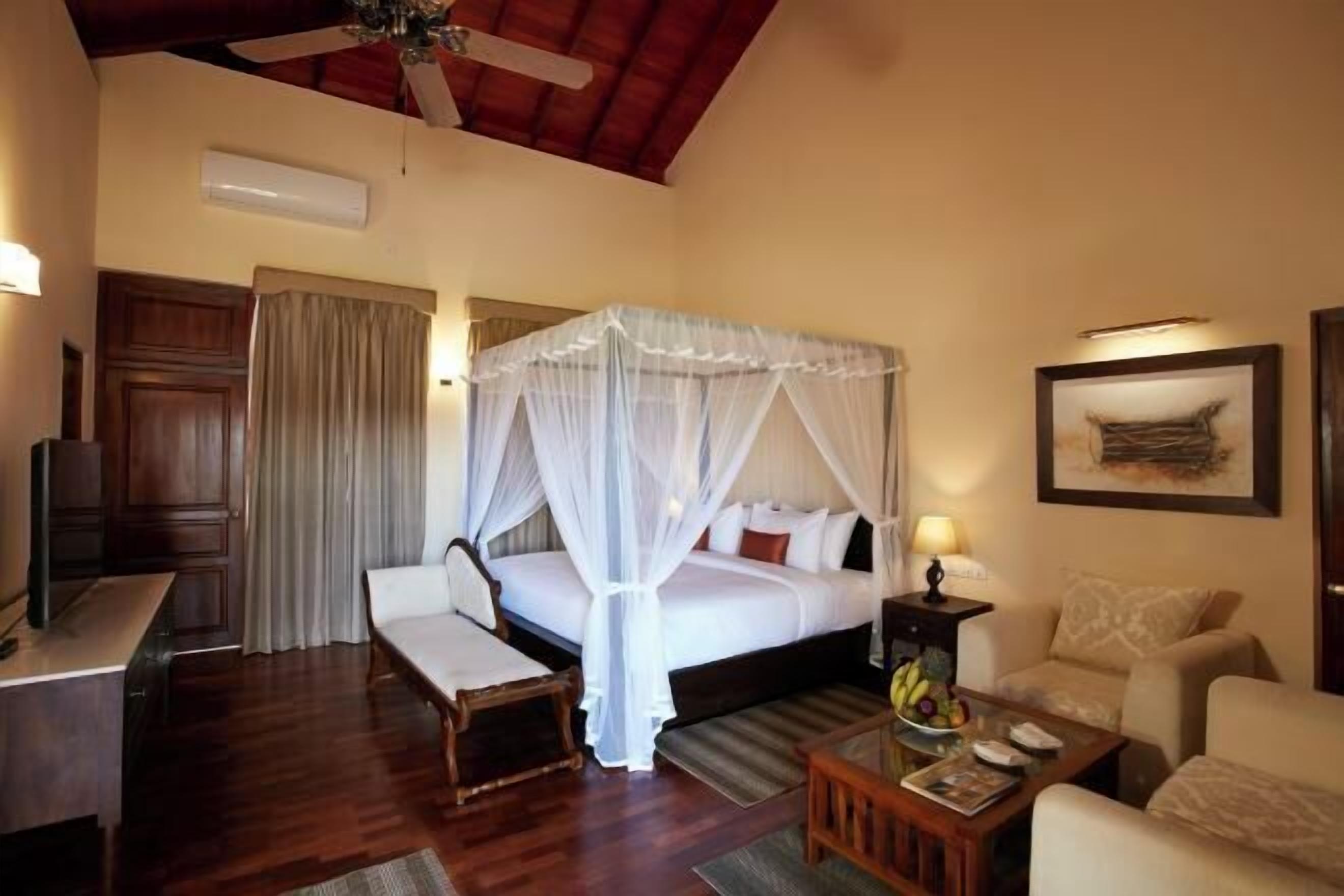Premium bedding, minibar, in-room safe, desk