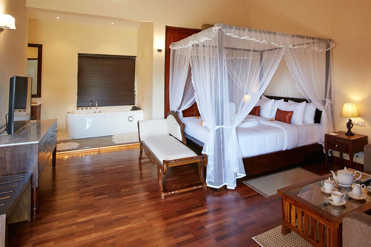 Premium bedding, minibar, in-room safe, desk