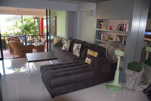 2 Bedrooms Apartment | Living area