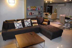 2 Bedrooms Apartment | Living area | Flat-screen TV - Kalim Residence Unit - 215 (Patong)