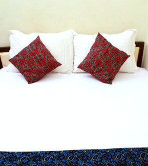 Muebles diferentes y escritorio 