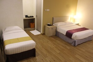 Triplex | In-room safe, desk, iron/ironing board, free cribs/infant beds