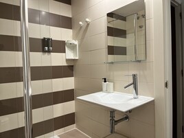 Standard Apartment, 2 Bedrooms, 2 Bathrooms, City View | Bathroom | Free toiletries, hair dryer, soap, shampoo