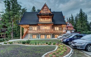 Bãi đậu xe tự phục vụ miễn phí 