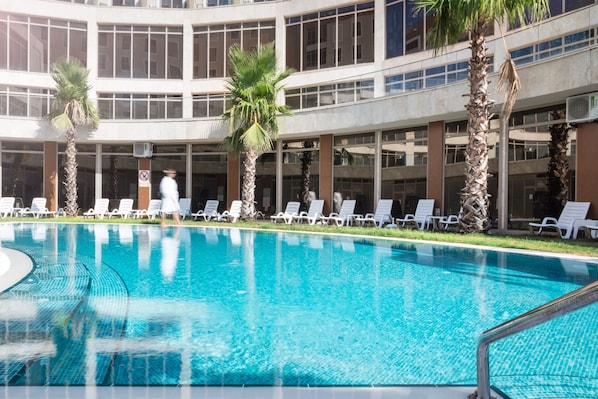 Superior Relax Konaklama Paketi (1 kisilik 40 dk klasik masaj ve 1 kisilik 30 dk kese-kopuk) | Außenpool | 2 Innenpools, Außenpool (je nach Saison geöffnet), Cabañas (kostenlos)
