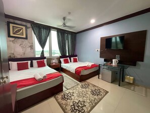 Family Suite, 2 Double Beds | Desk, soundproofing, free WiFi