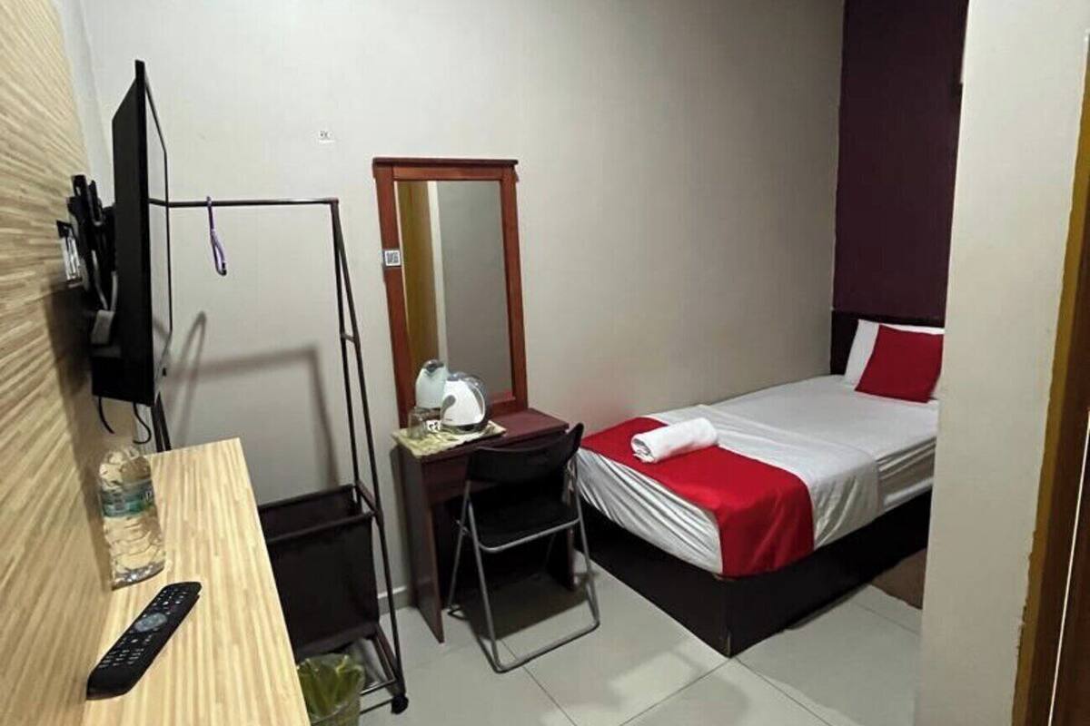 Quarto solteiro standard | Escrivaninha, quartos à prova de som, Wi-Fi de cortesia