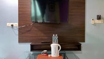 Suíte família, 2 camas de casal | Escrivaninha, quartos à prova de som, Wi-Fi de cortesia