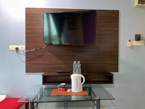 Family Suite, 2 Double Beds | Desk, soundproofing, free WiFi