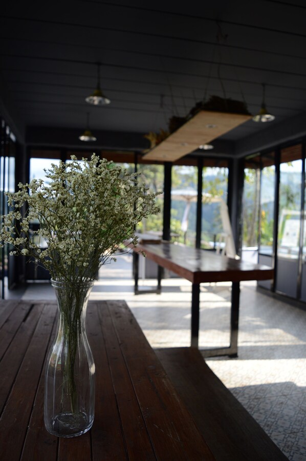 Free buffet breakfast - Mok Far Mont Ngo Resort (Mae Taeng)