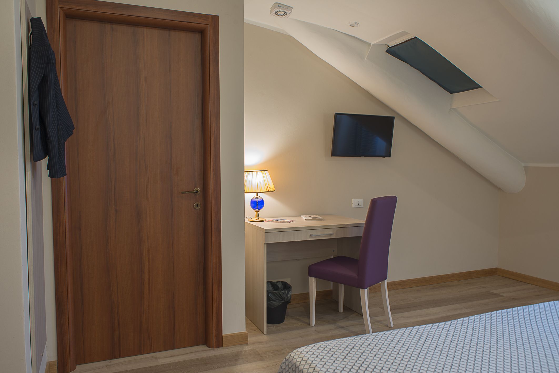 double room | hypo-allergenic bedding, down duvets, desk, laptop workspace