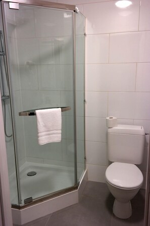 Shared Dormitory, Men only, Shared Bathroom (1 Bed in a 6 Person Room) | Desk, iron/ironing board, cribs/infant beds, rollaway beds - Holidays Apart-Hotel (Brussels)