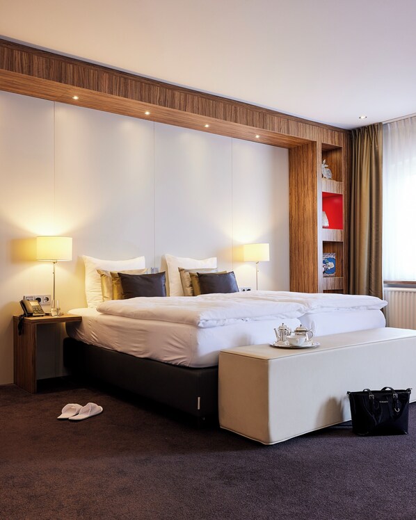 Luksus-dobbeltrom | 1 soverom, sengetøy av topp kvalitet, minibar og safe på rommet