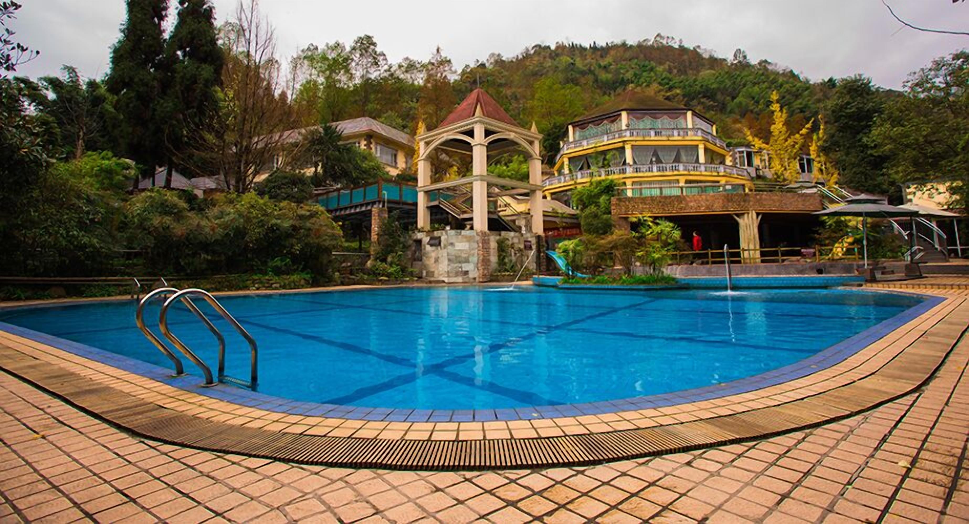 حمّام سباحة خارجي