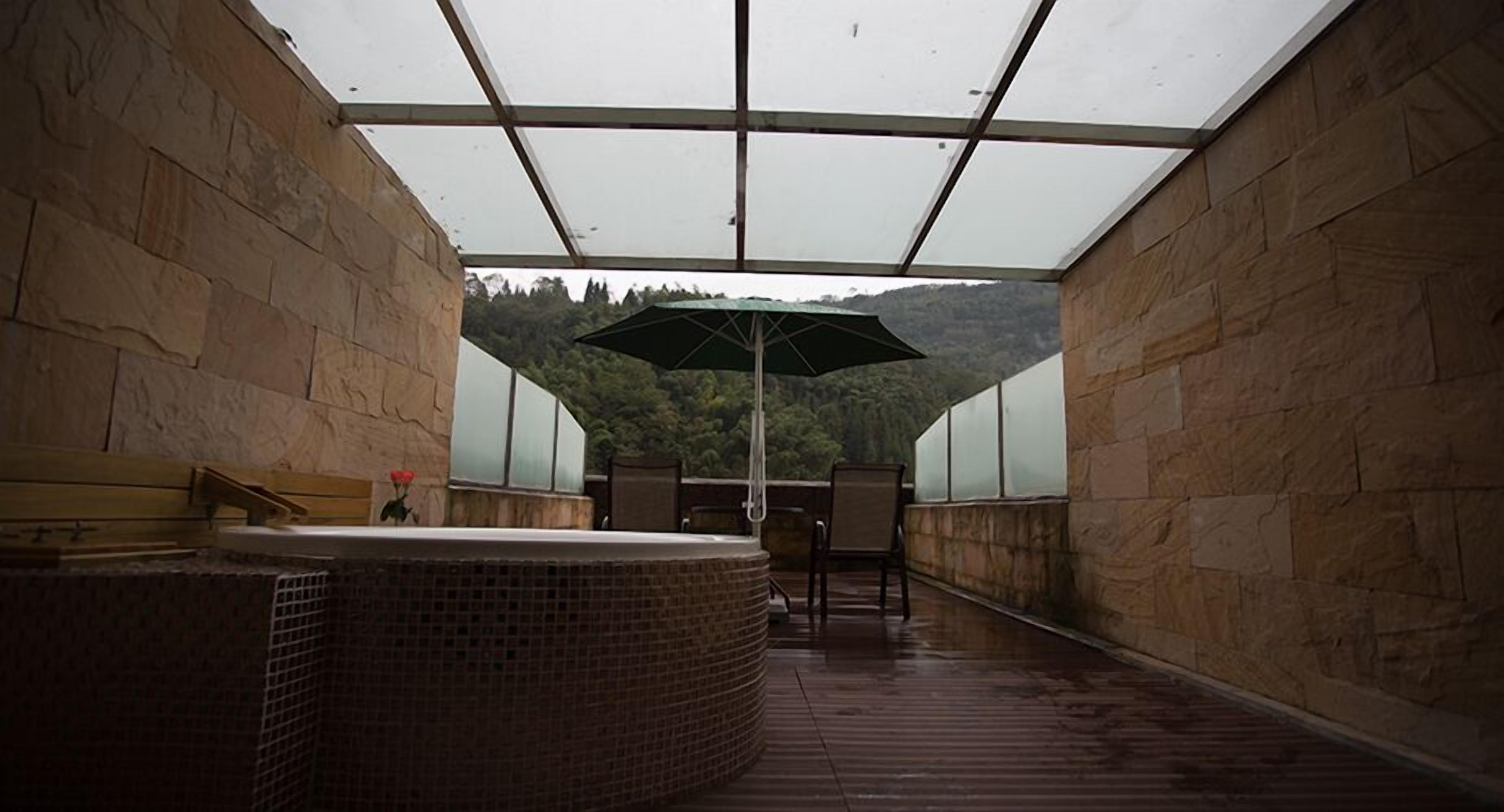 تجهيزات دش، مستلزمات مجانية للعناية الشخصية، مجففات شعر، خف للقدمين